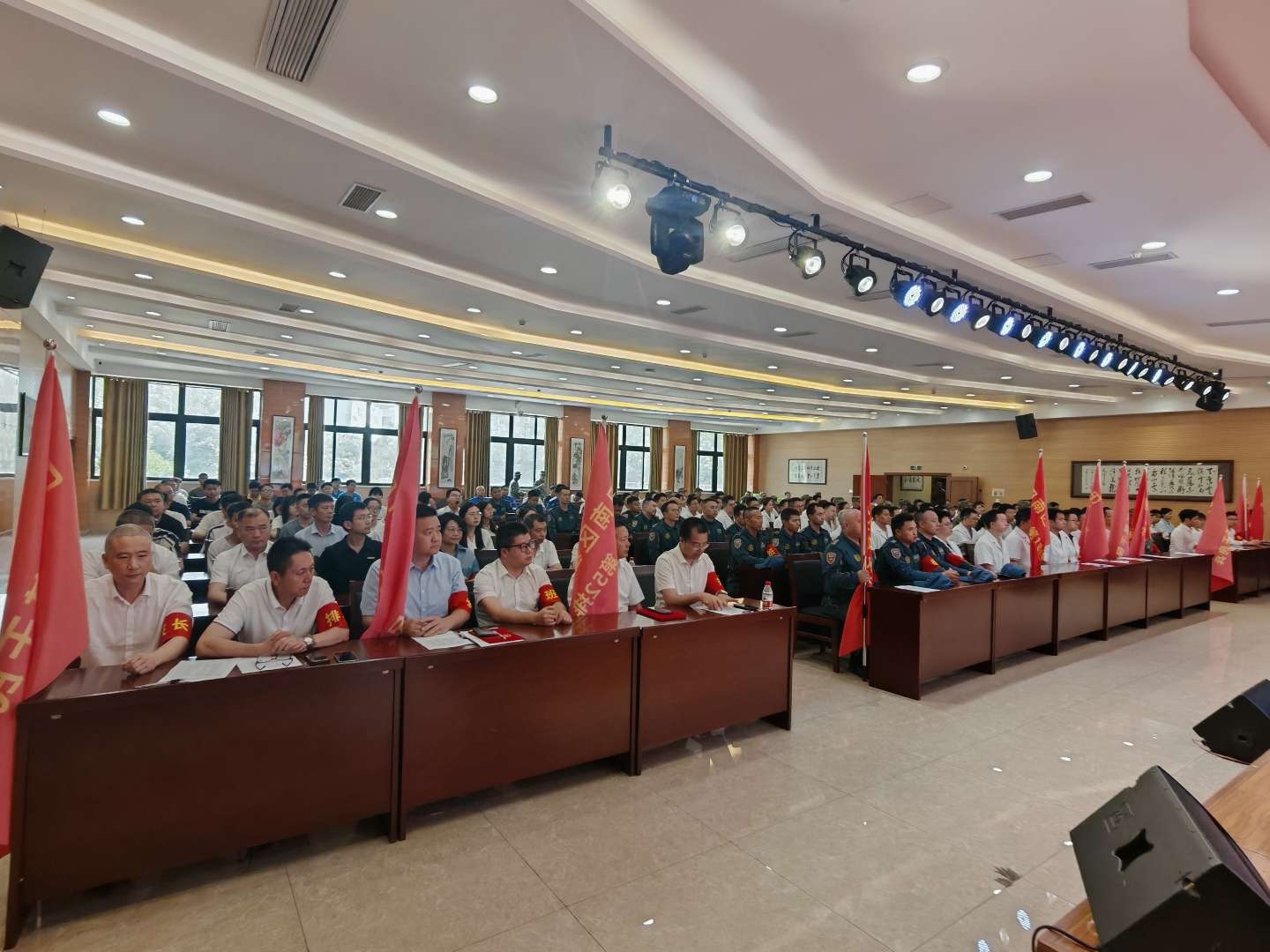 8620d6de3092c299a59c8bd18c8cde67_compress